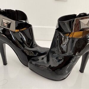 Report Signature Black Patent Ankle Booties